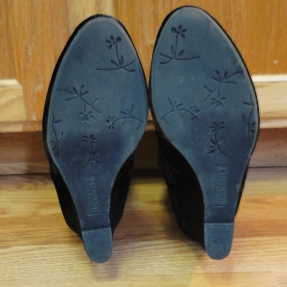 Report Randi Velvet Wedge Bootie - Picture 7 of 7